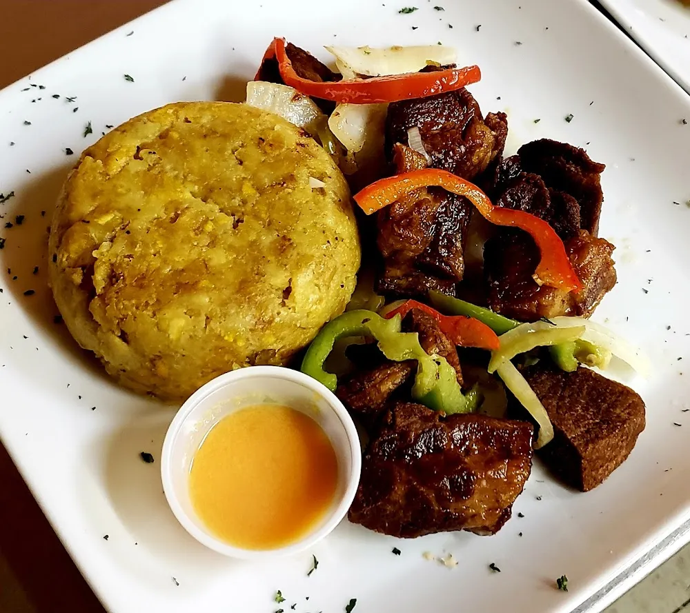 Camarones En Salsa Criolla Con Mofongo